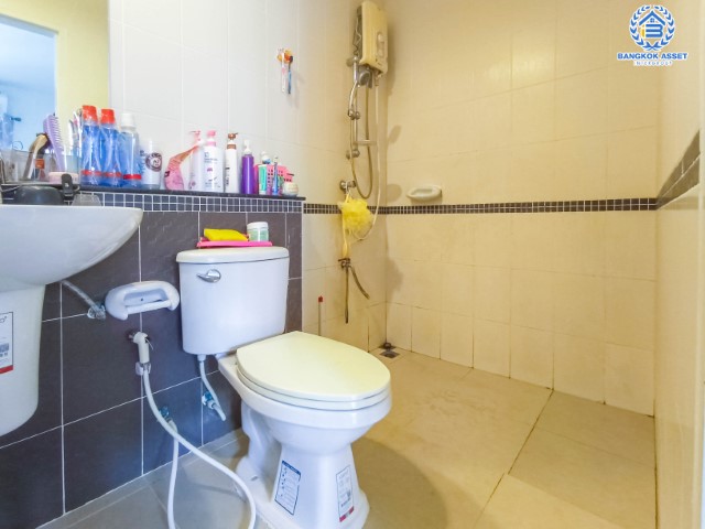 *****ทาวน์เฮ้าส์มือสองย่านนนทบุรี ม.พิบูลย์ ทาวน์โฮม พิบูลสงคราม เนื้อที่มากถึง 20.2 ตร.ว. ฟังก์ชัน 3 ห้องนอน 3 ห้องน้ำ 2 ที่จอดรถ แถมฟรี! 3 เครื่องปรับอากาศ บ้านหันทิศตะวันออกเฉียงเหนือ บนทำเลดี เพียง 10 นาทีก็ถึงรถไฟฟ้าสายสีม่วง "สถานีแยกติวานนท์"  ใกล้ทางด่วน "ศรีรัช-วงแหวนรอบนอก"